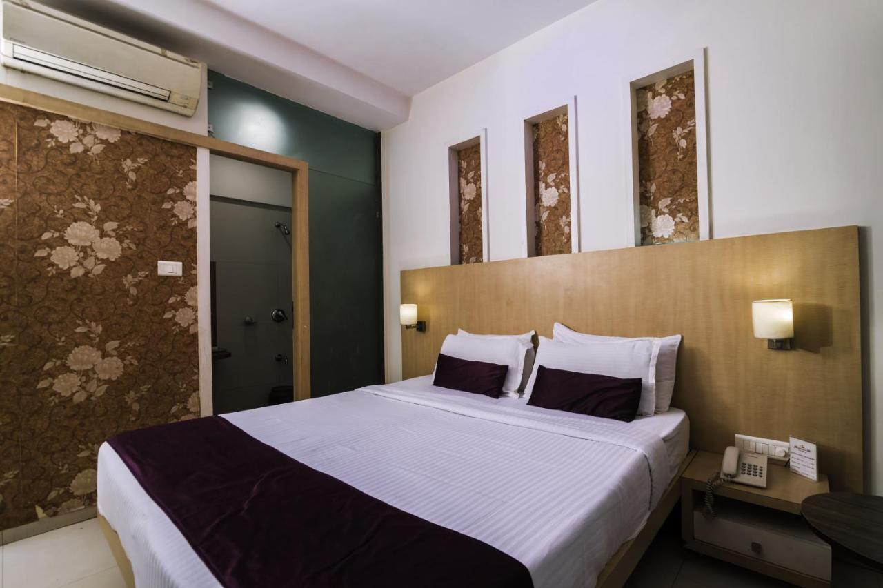 Hotel Monarch Guestline In Midc Rabale, Navi Mumbai Kültér fotó
